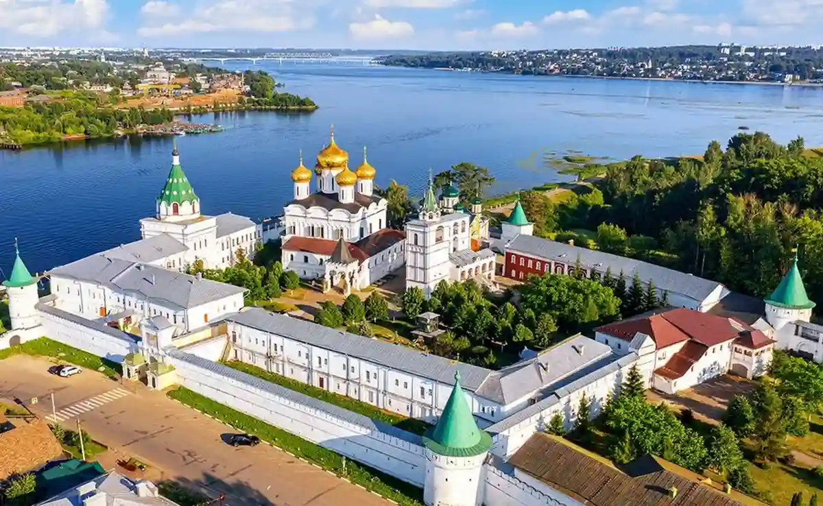 Кострома: Волга и монастыри