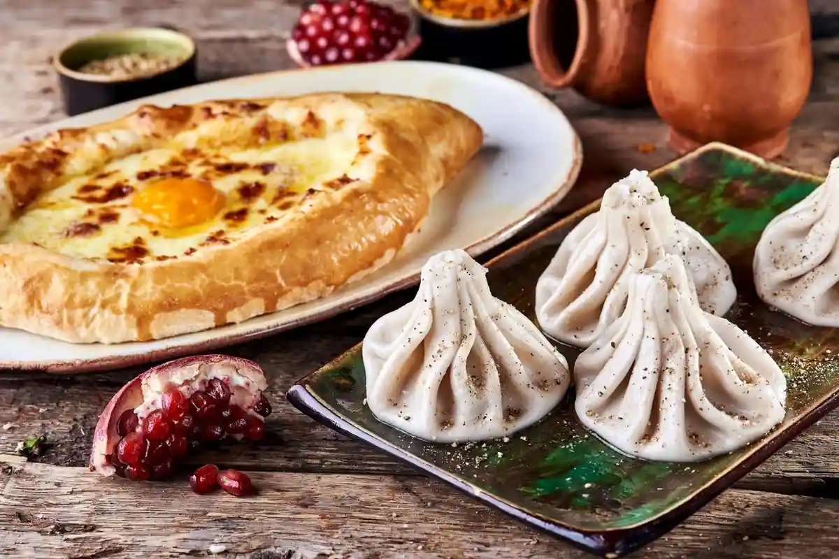 Грузинская кухня: хачапури и хинкали